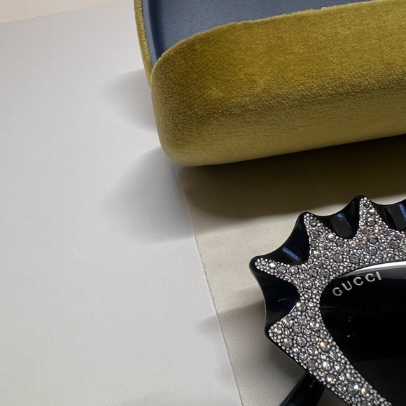 Gucci Cat Eye Swarovski Diamond Studded Designer Sunglasses - Picture 5 of 9